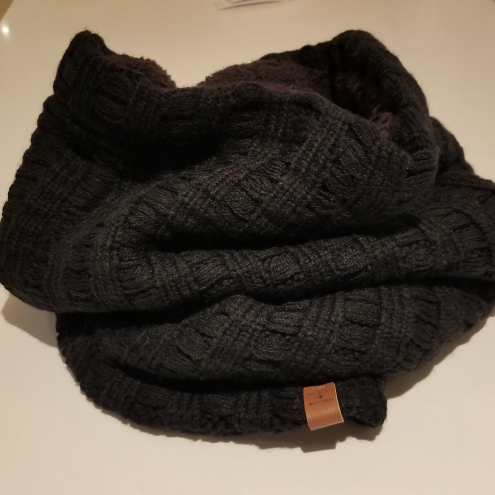 Cable Knit Neckwarmer - Picture 2 of 6